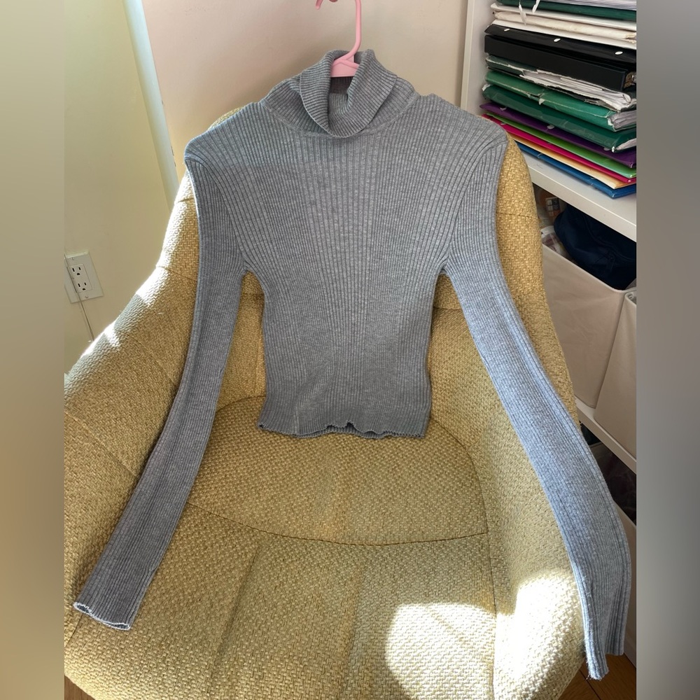 Turtleneck Sweater Top 🤍❄️ Forever 21, Gray, Size Small